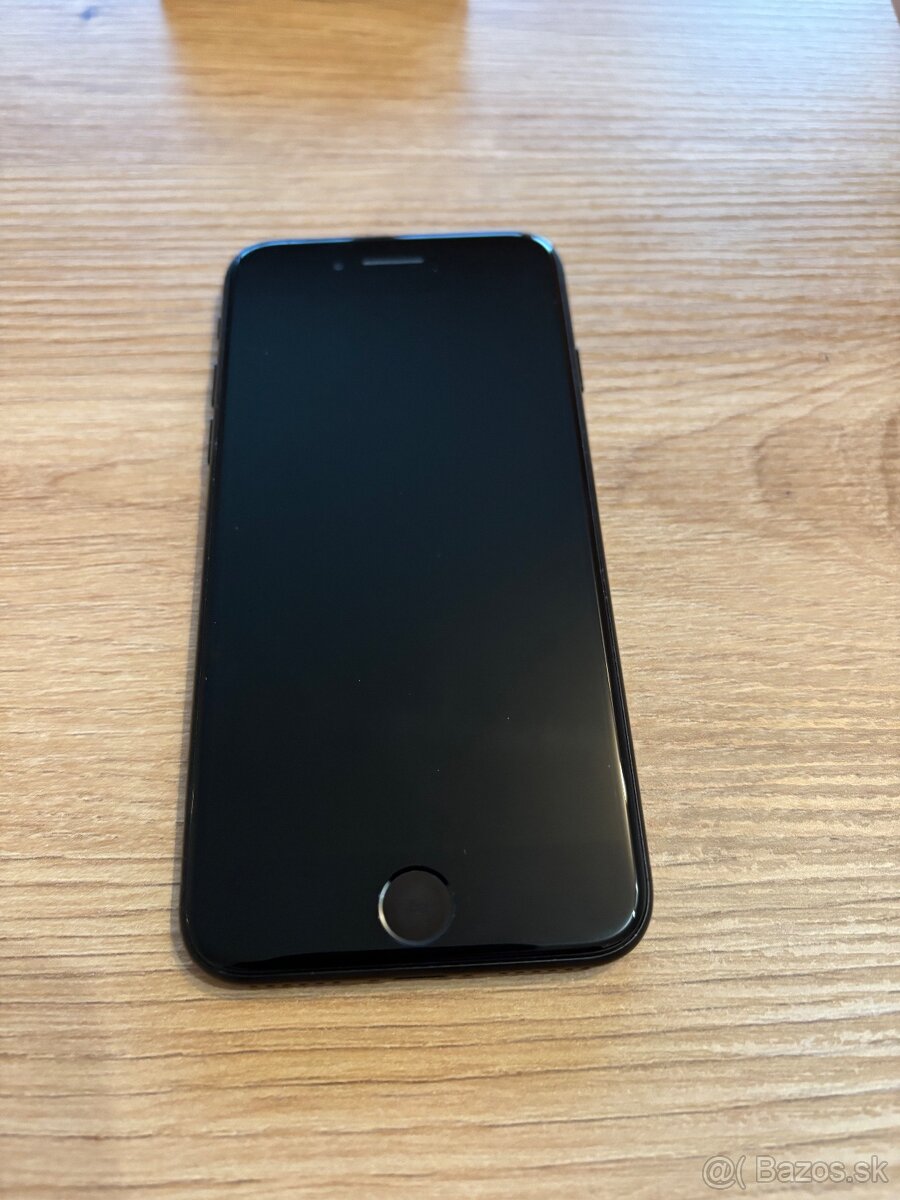 Predám iPhone SE 2020 - 64GB Black - 3