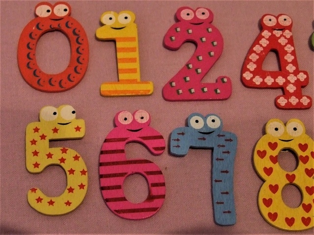 Drevene CISLA na magnet 10 ks - 3