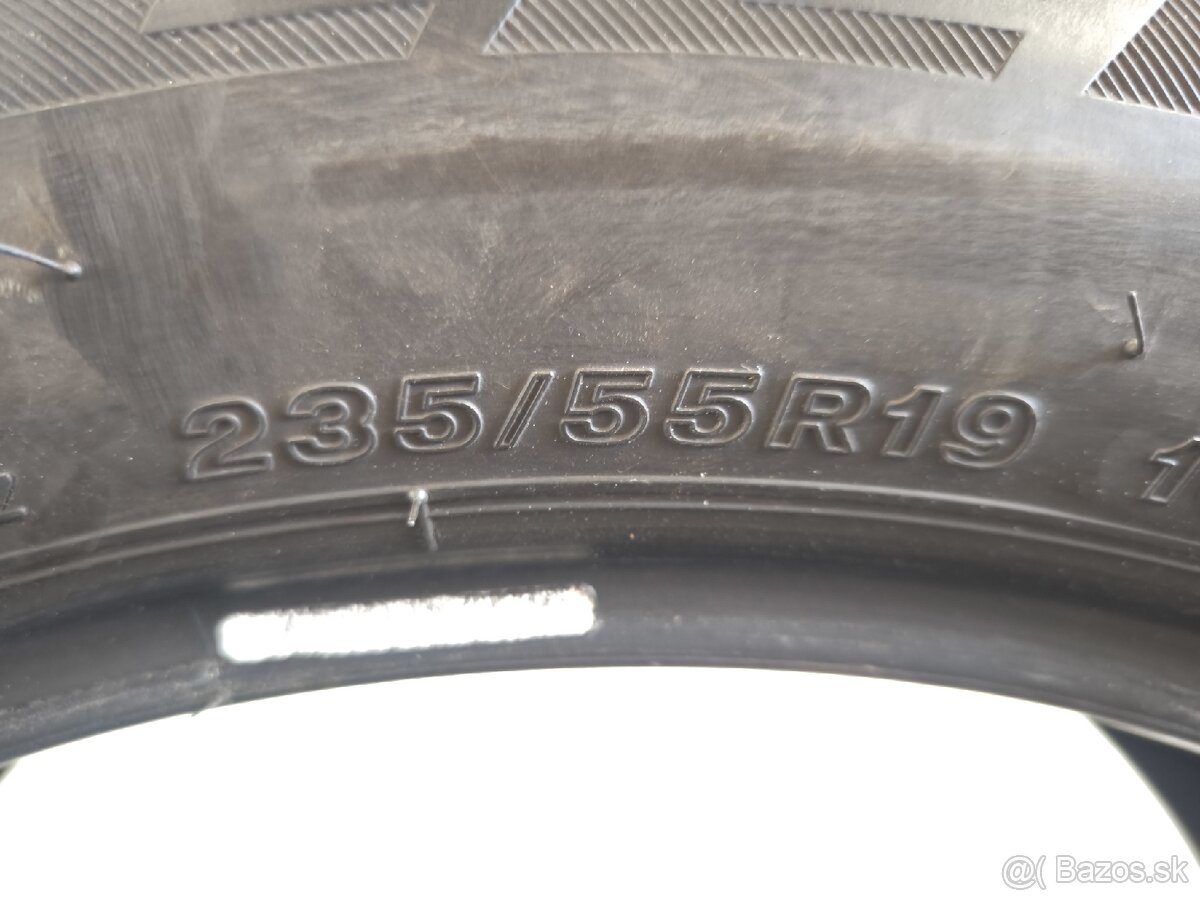 235/55 R19 - 3