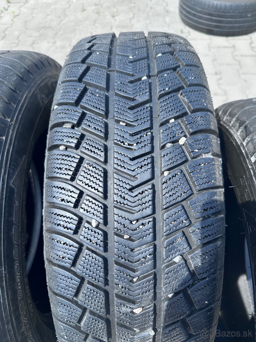 Zimne pneu 235/65R17 - 3