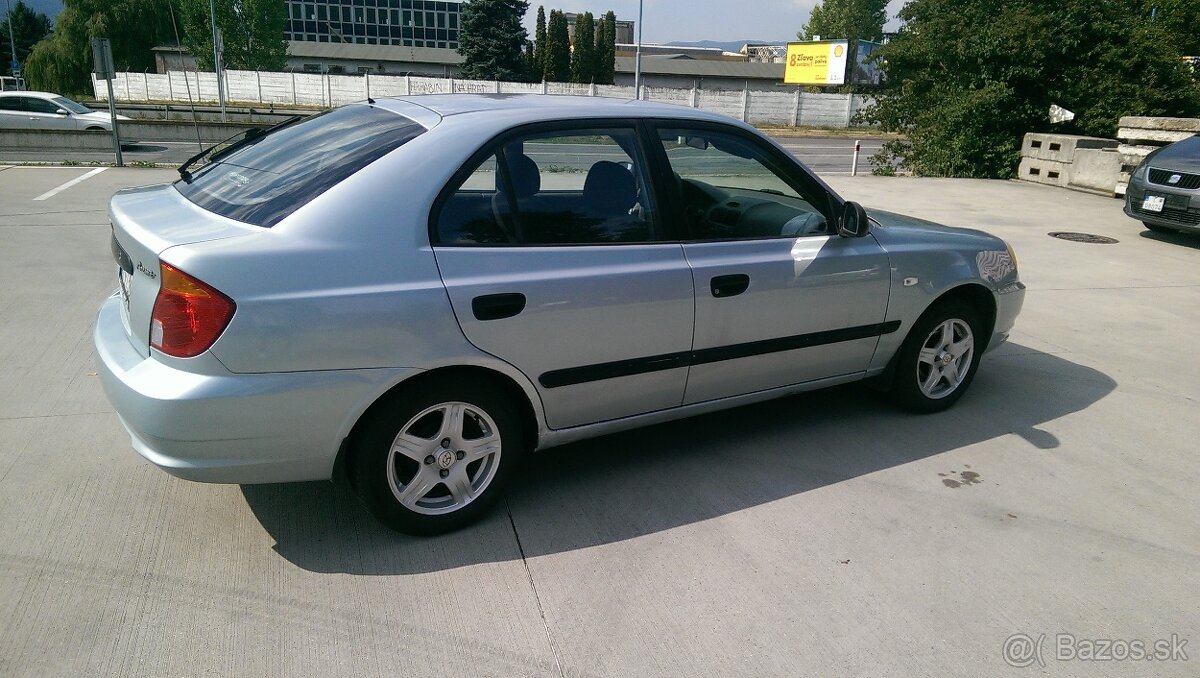 Hyundai Accent - 3
