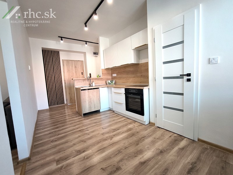 KOMPLETNE ZARIADENÝ A ZREKONŠTRUOVANÝ 2-IZ. BYT - GOLDBERGER - 3