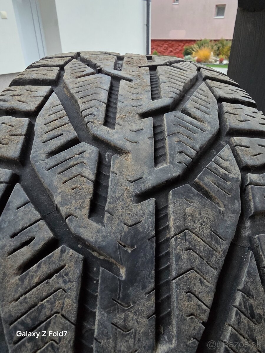 Zimne pneu 215/65r17 - 3