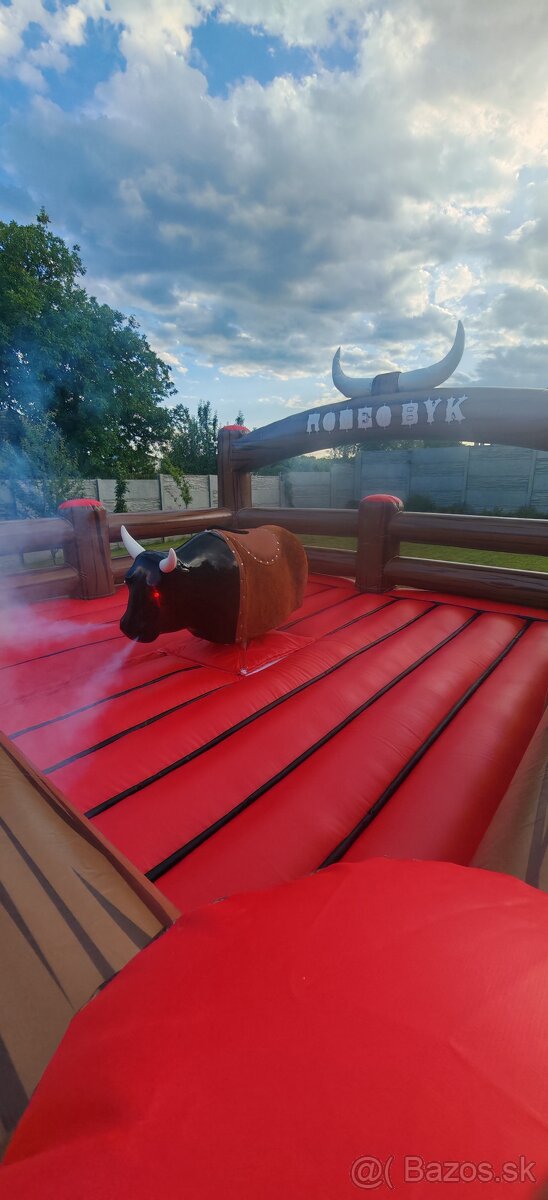 Skákaci hrad rodeo býk - 3
