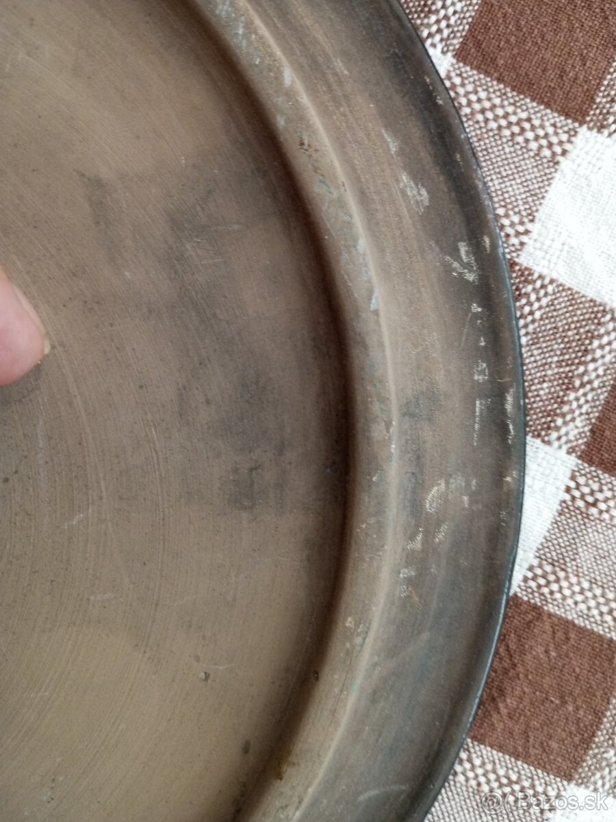 Okarasny kameninovy tanier. - 3