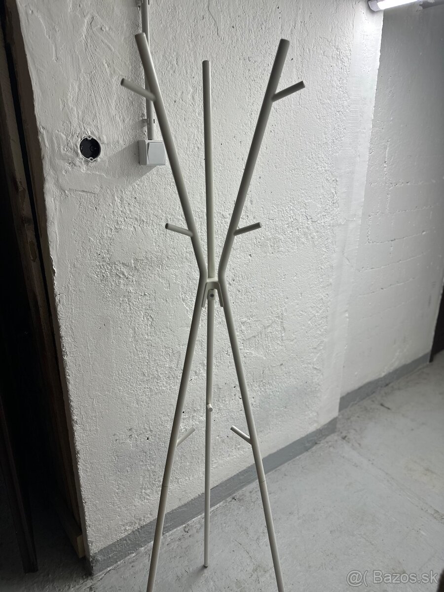 Vešiakovy stojan - 3