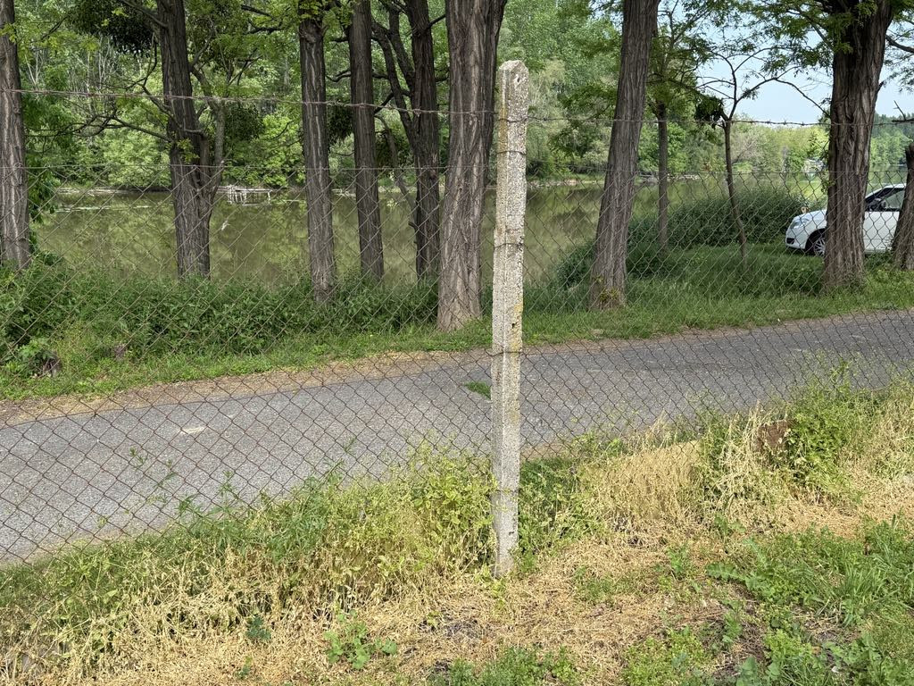 Starý domček s obrovským potenciálom v obci Jahodná - 3