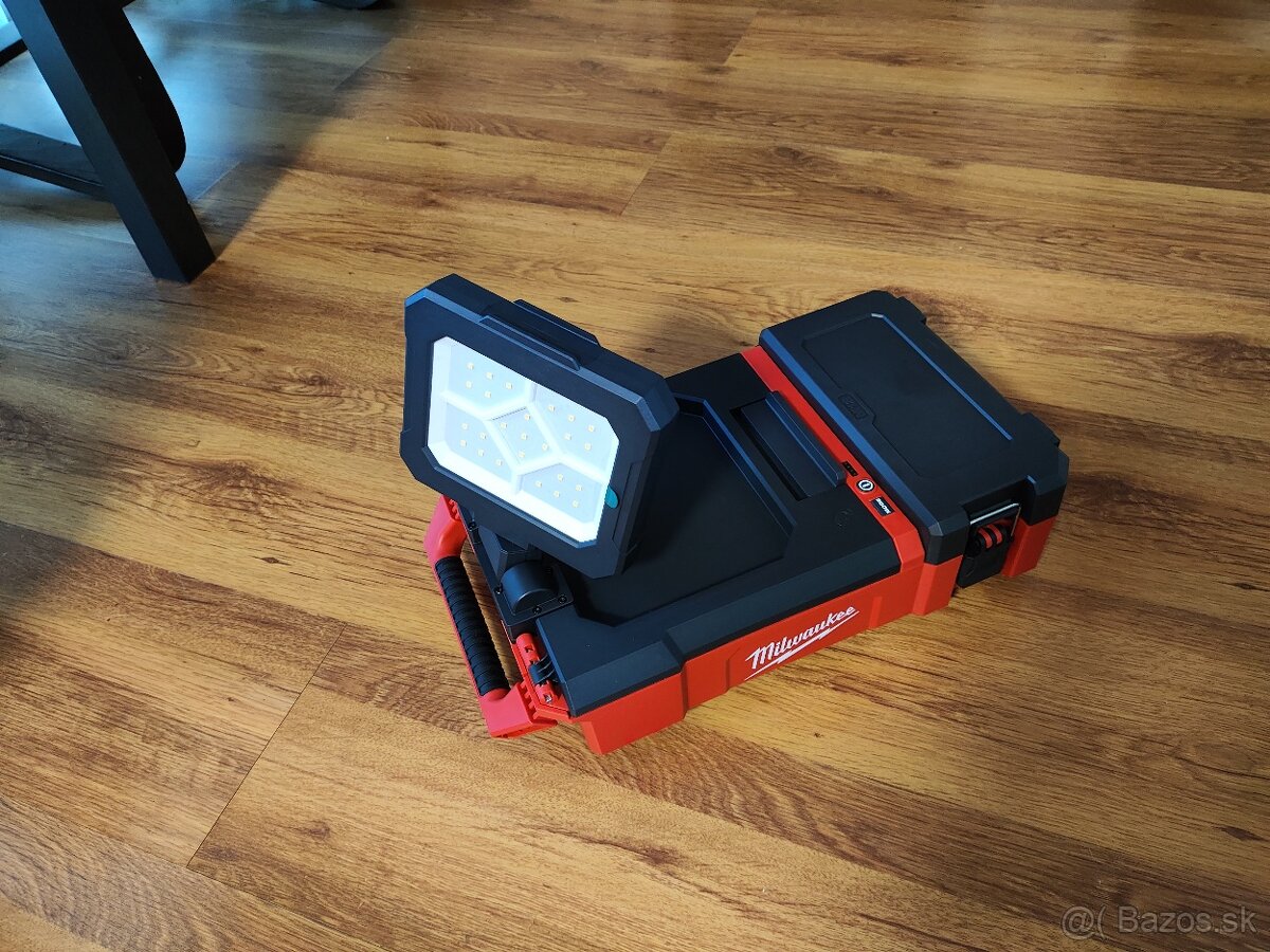 Predam PACKOUT svietidlo Milwaukee M12POAL-0 - 3