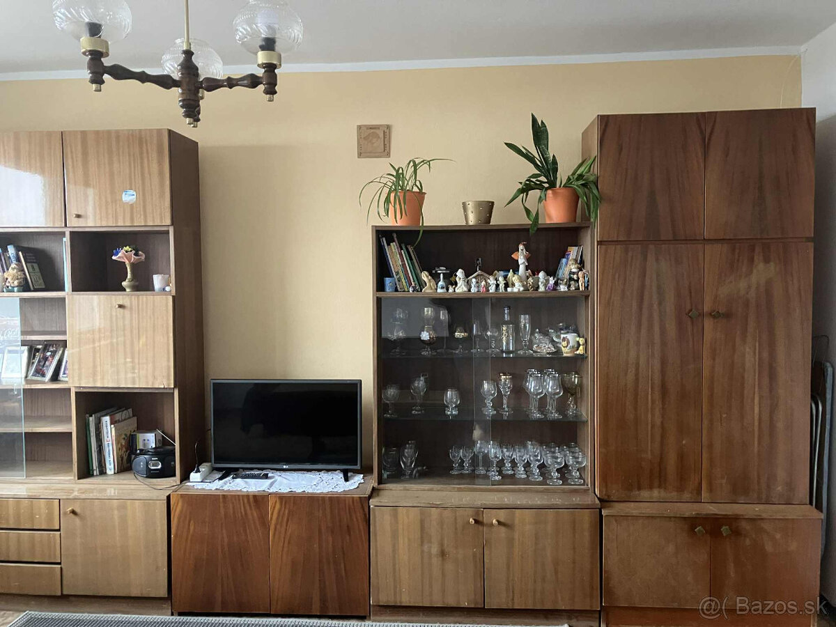 Predám starý drevený nábytok - 3