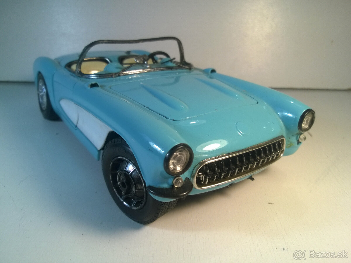 Chevrolet Corvette - 1957. 1:18 - 3