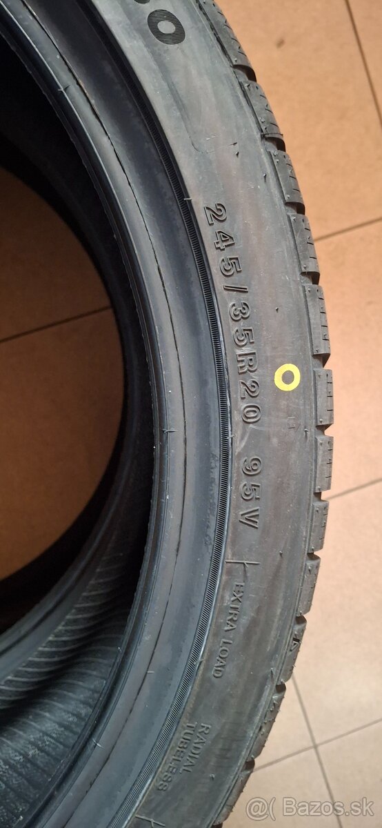 245/35r20 tracmax - 3