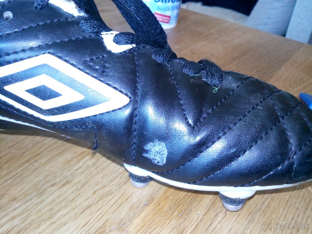 Kopačky UMBRO s kovovými štuplami veľ. 36,5 - 3
