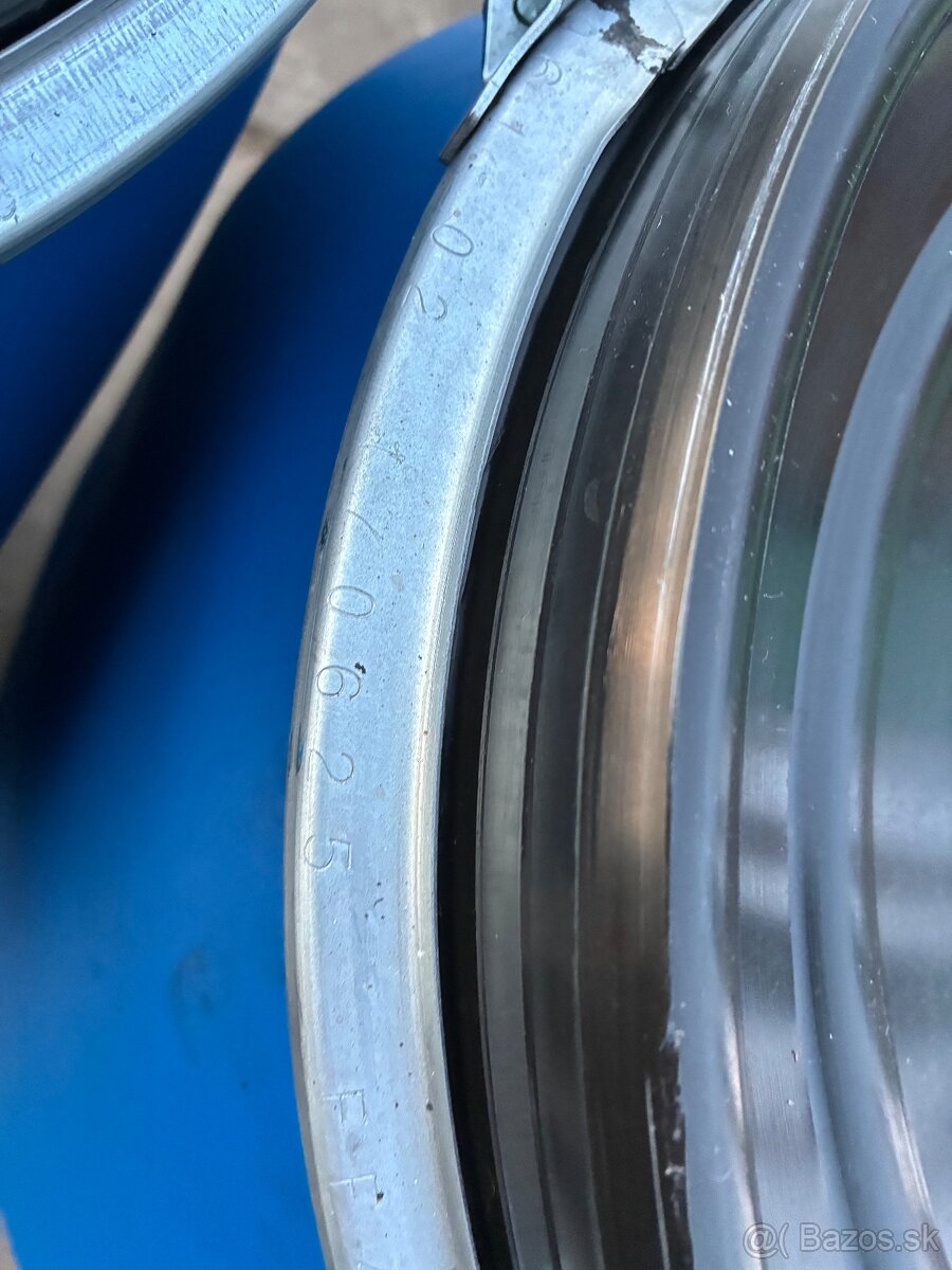 Plastové sudy s uzáverom - 3