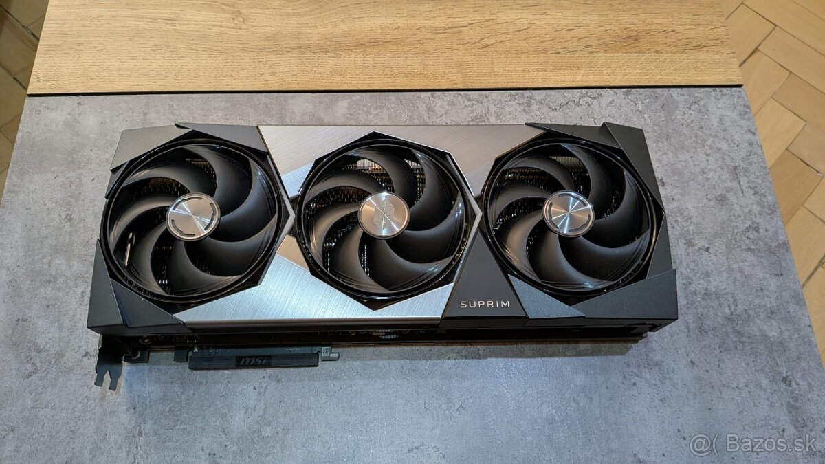 MSI GeForce RTX 5090 32GB SUPRIM SOC - 3