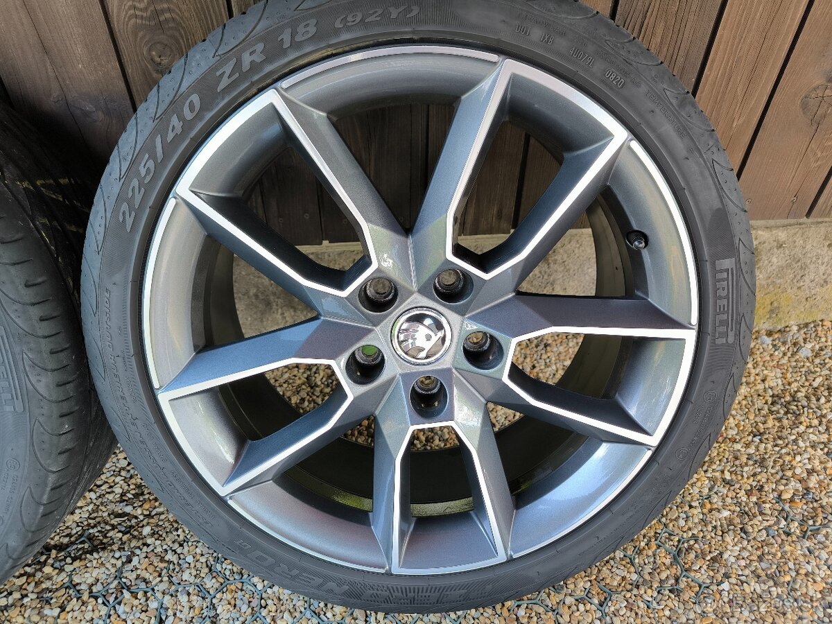 Škoda Gemini Octavia RS 225/40 R18 - 3