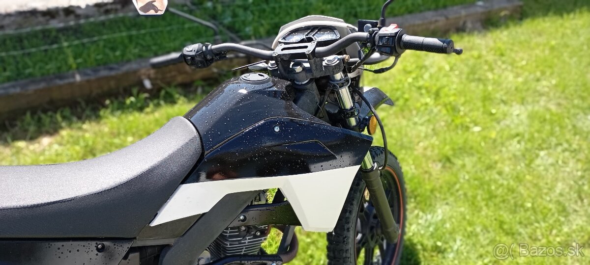 125 crs enduro na značkách