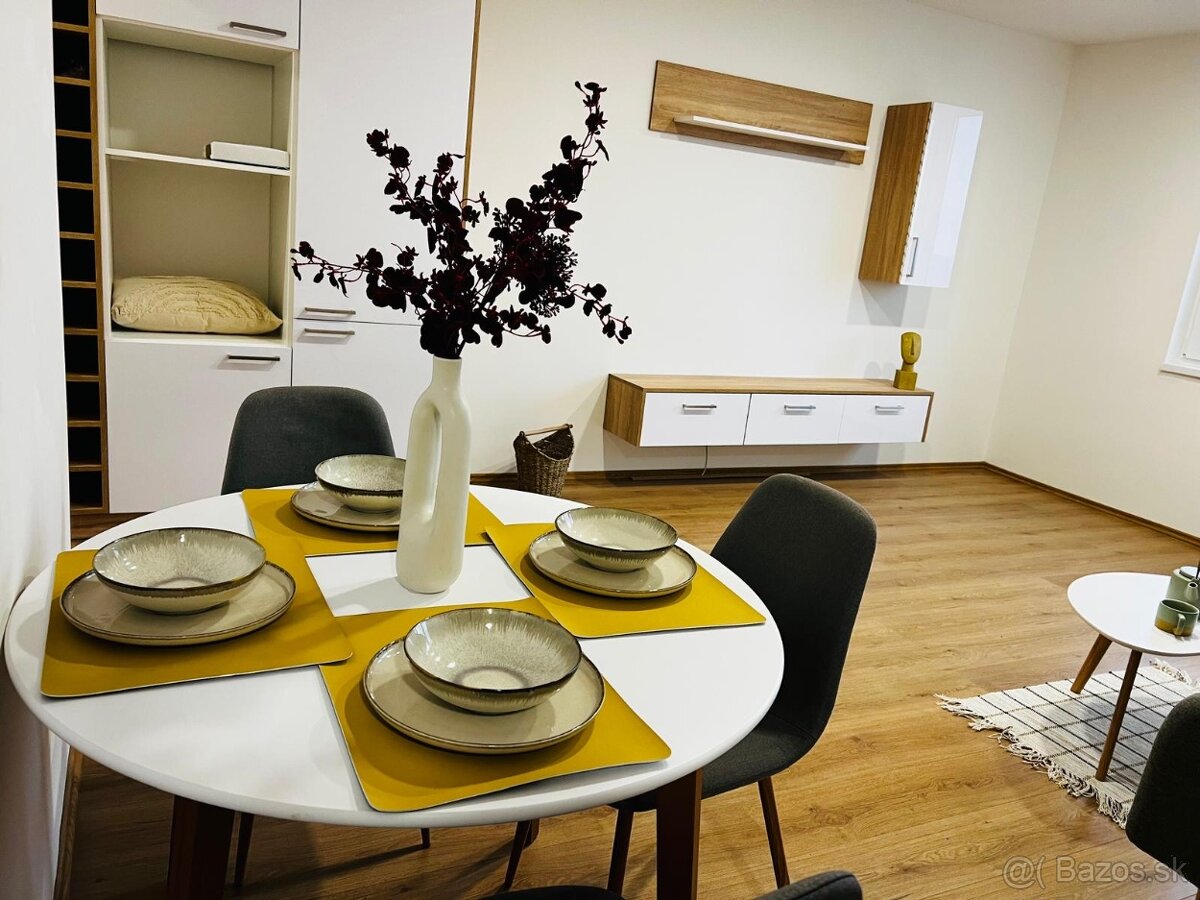 ZĽAVA 3000 € Kompletne zrenovovaná a zariadená dvojgarsónka - 3