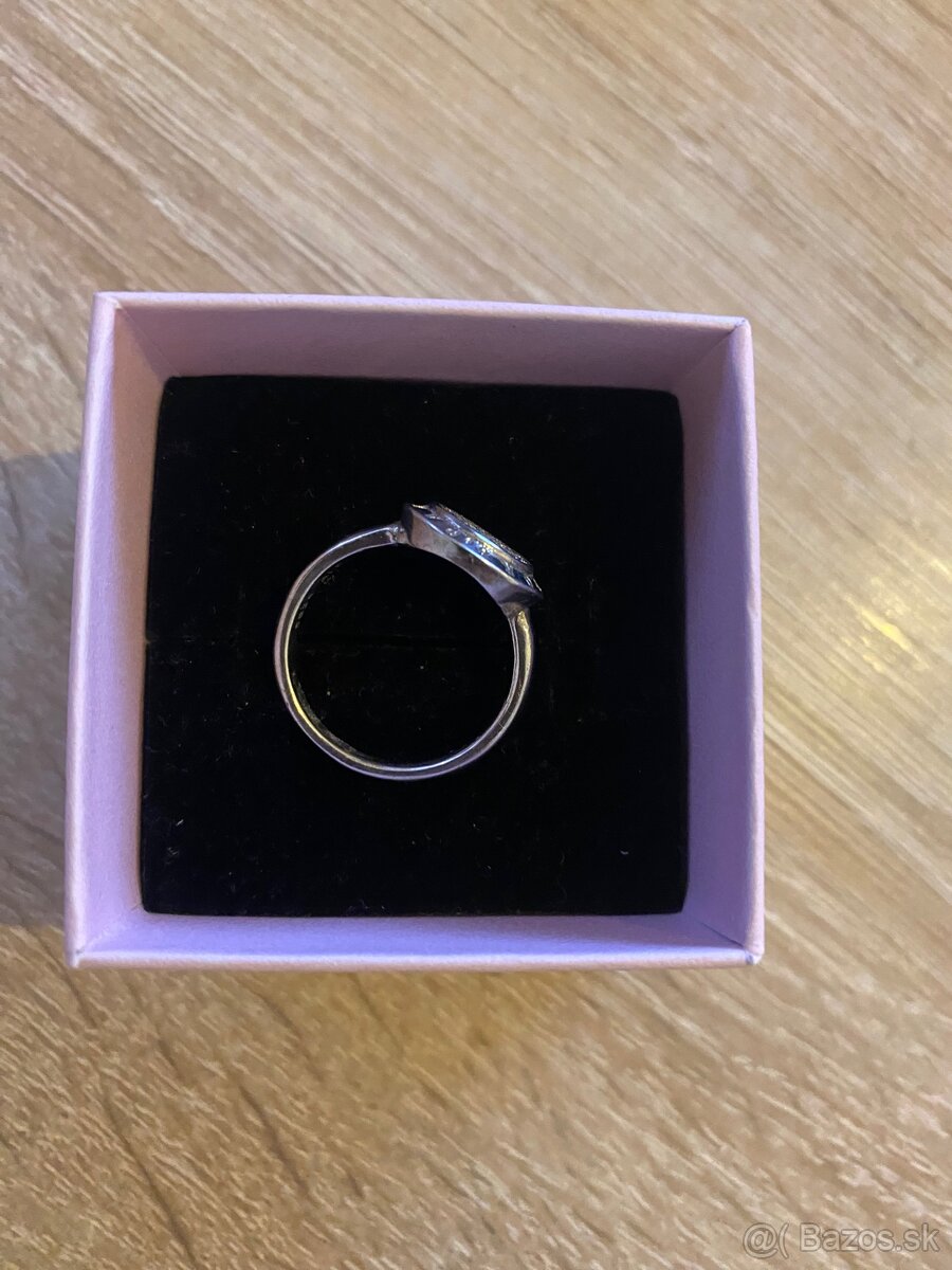 Prsteň - 3