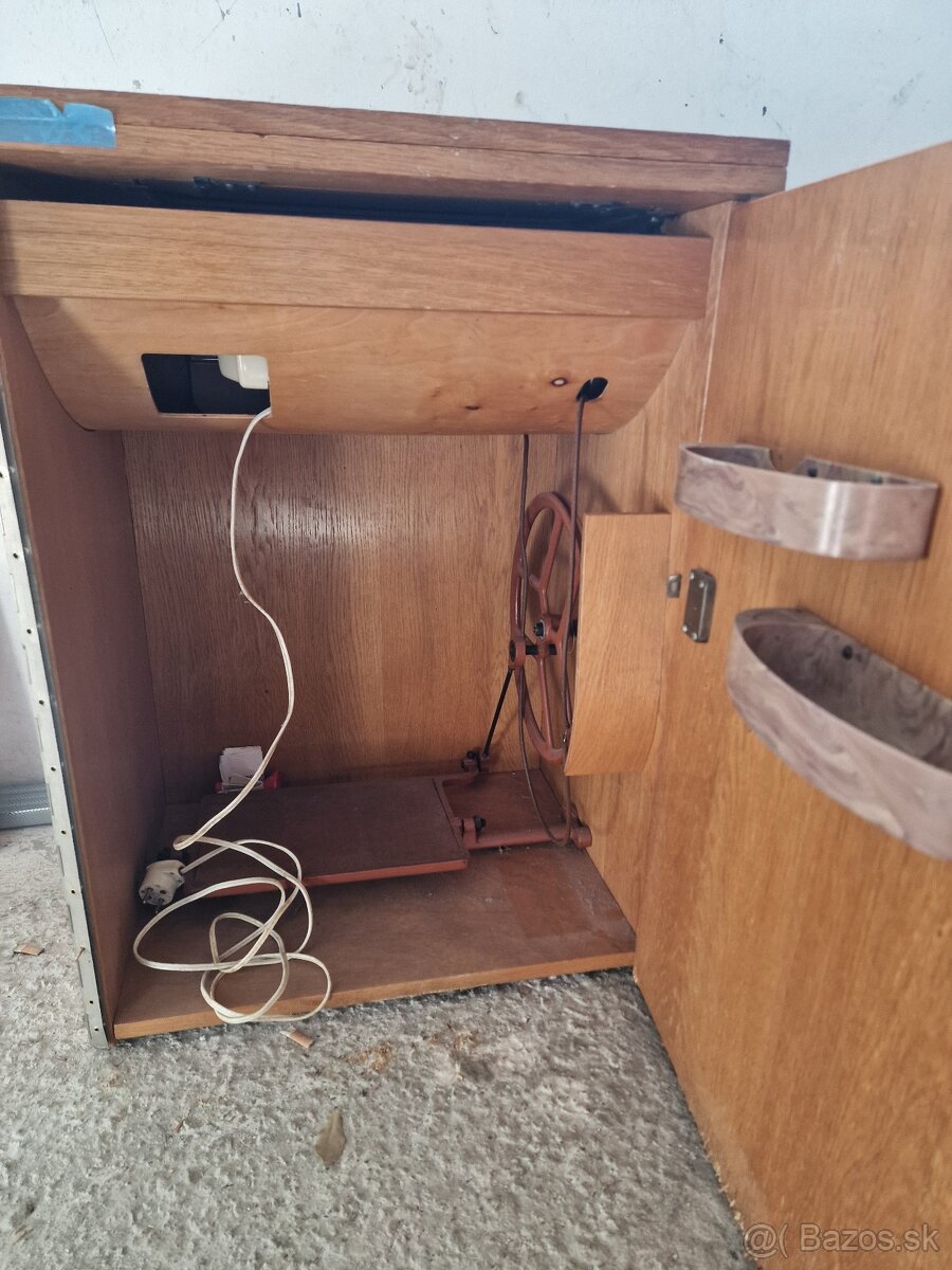 Šijací stroj Lucznik 414 so skrinkou - 3