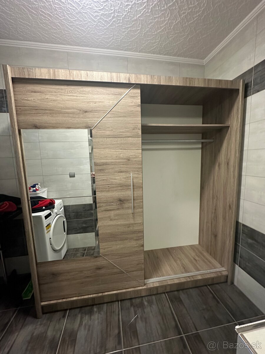 Šatníková skriňa - 3