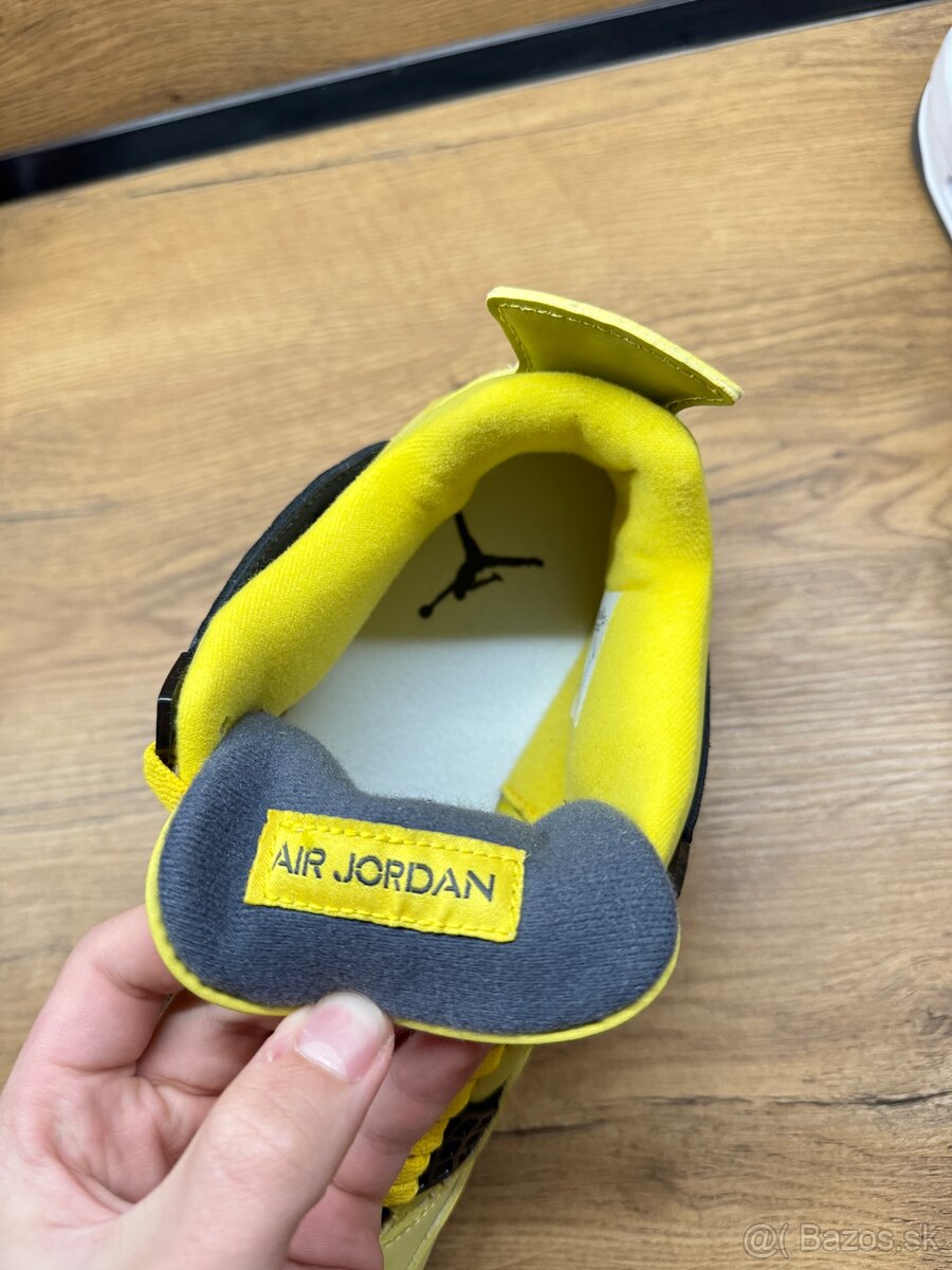 Nike Air Jordan 4 Retro Lightning. - 3