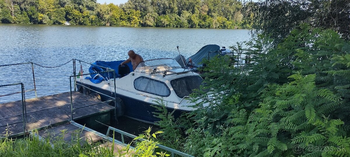 Kajutová loď s motorom 15 HP - 3