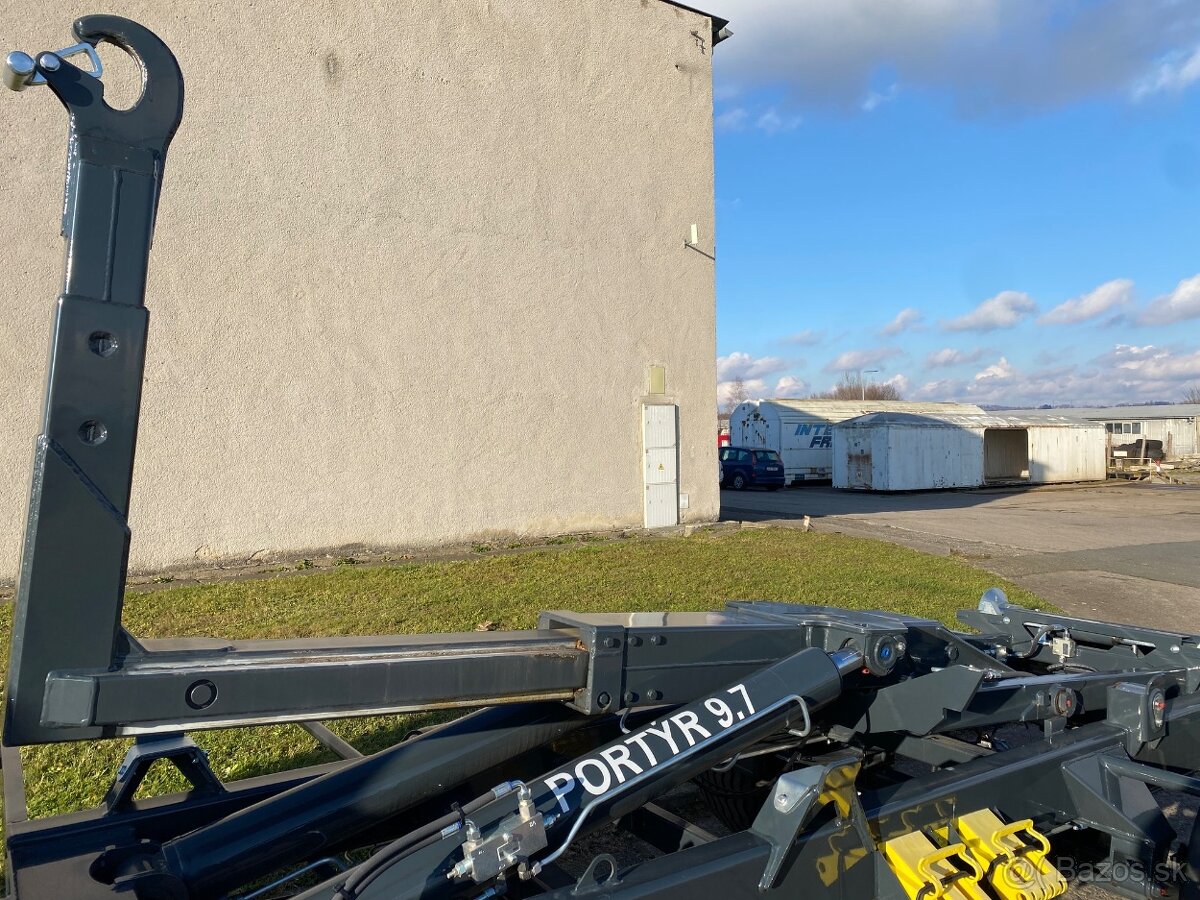 Traktorový nosič kontejnerů Portýr 9.7 - - 3