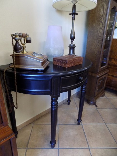 Elegantný polkruhový stolík - konzola - 3