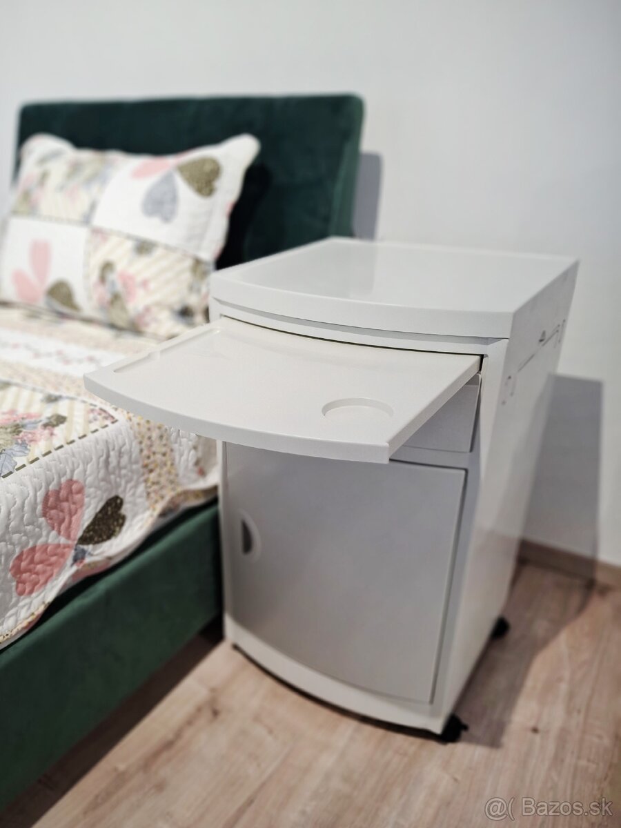 Nemocnicny stolik - 3