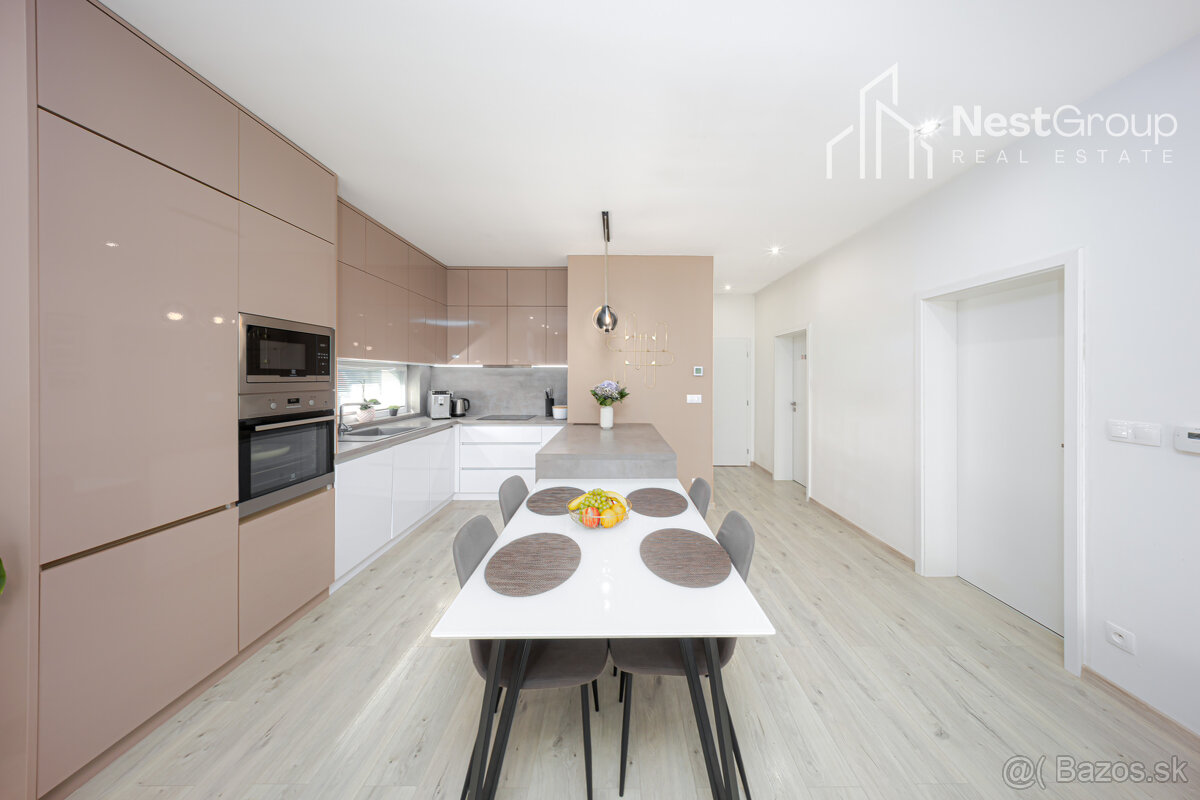 ZNÍŽENÁ CENA - ELEGANTNÝ A VEĽKÝ 3-IZBOVÝ BYT SO ZÁHRADKOU - 3