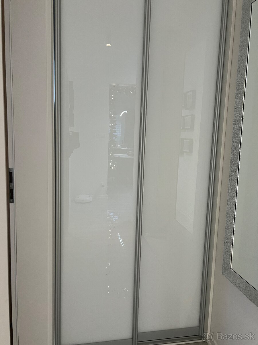 Šatník aj s posuvom - 3