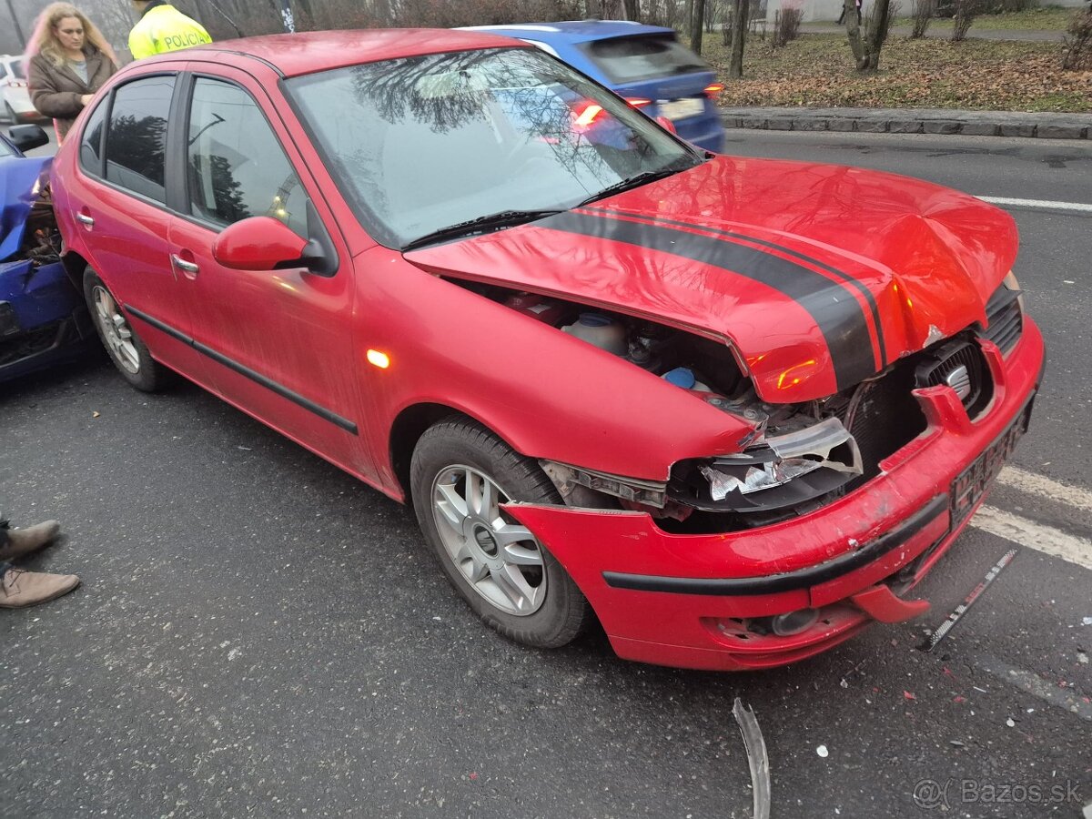 Predám havarovany seat leon 1.4 16v - 3