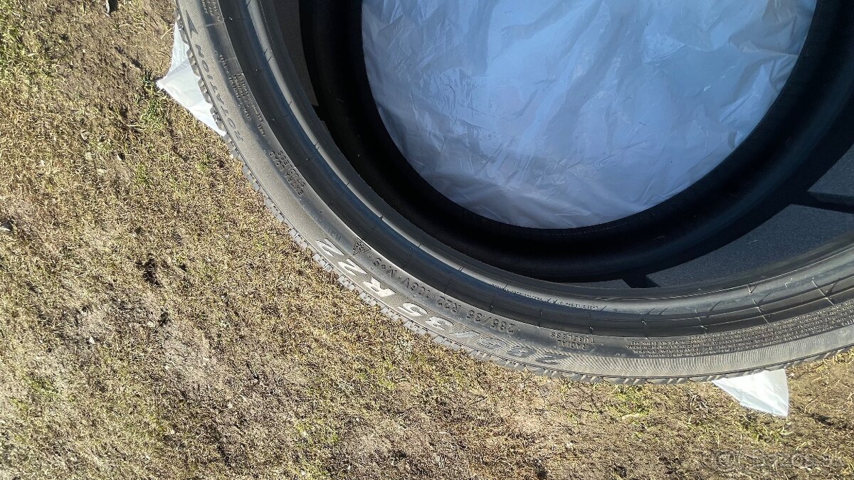225 35 r22 - 3
