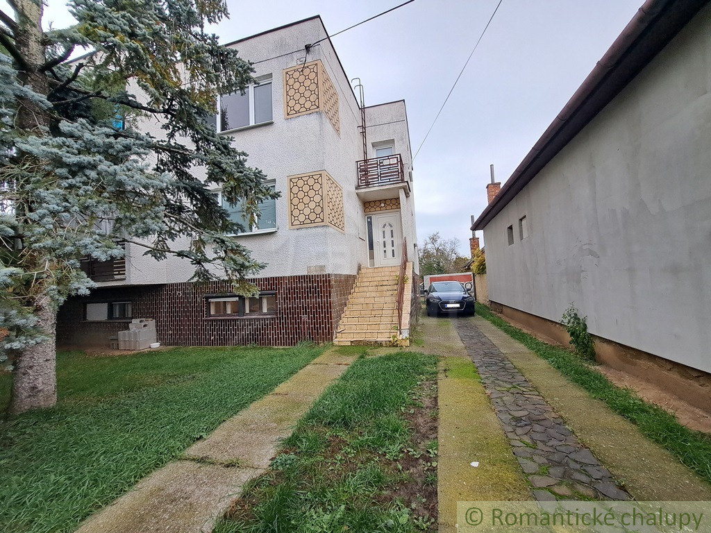 Poschodový dvojgeneračný dom so suterénom a veľkou záhrado - 3