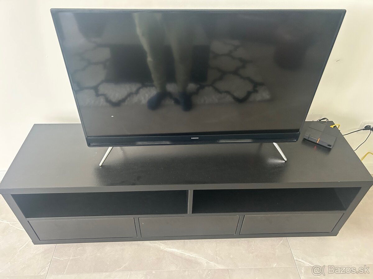 Predám konferenčný stôl a stolik pod TV z Massivu - 3