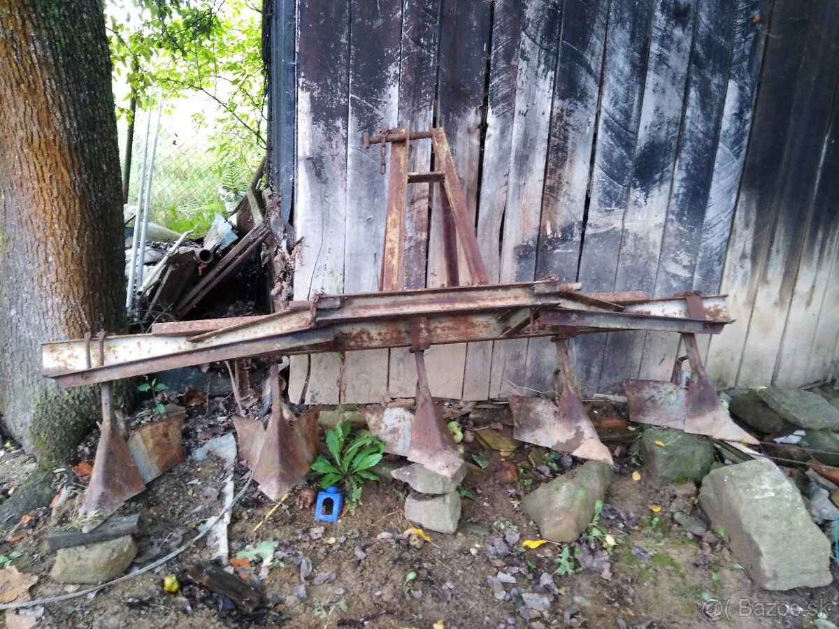 pluh riadkovač,kultivator na Zetor Super 50 - 3