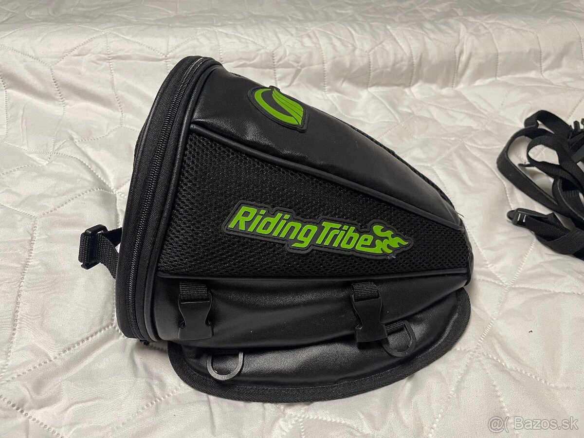 Batoh, kapsicka na motorku - 3