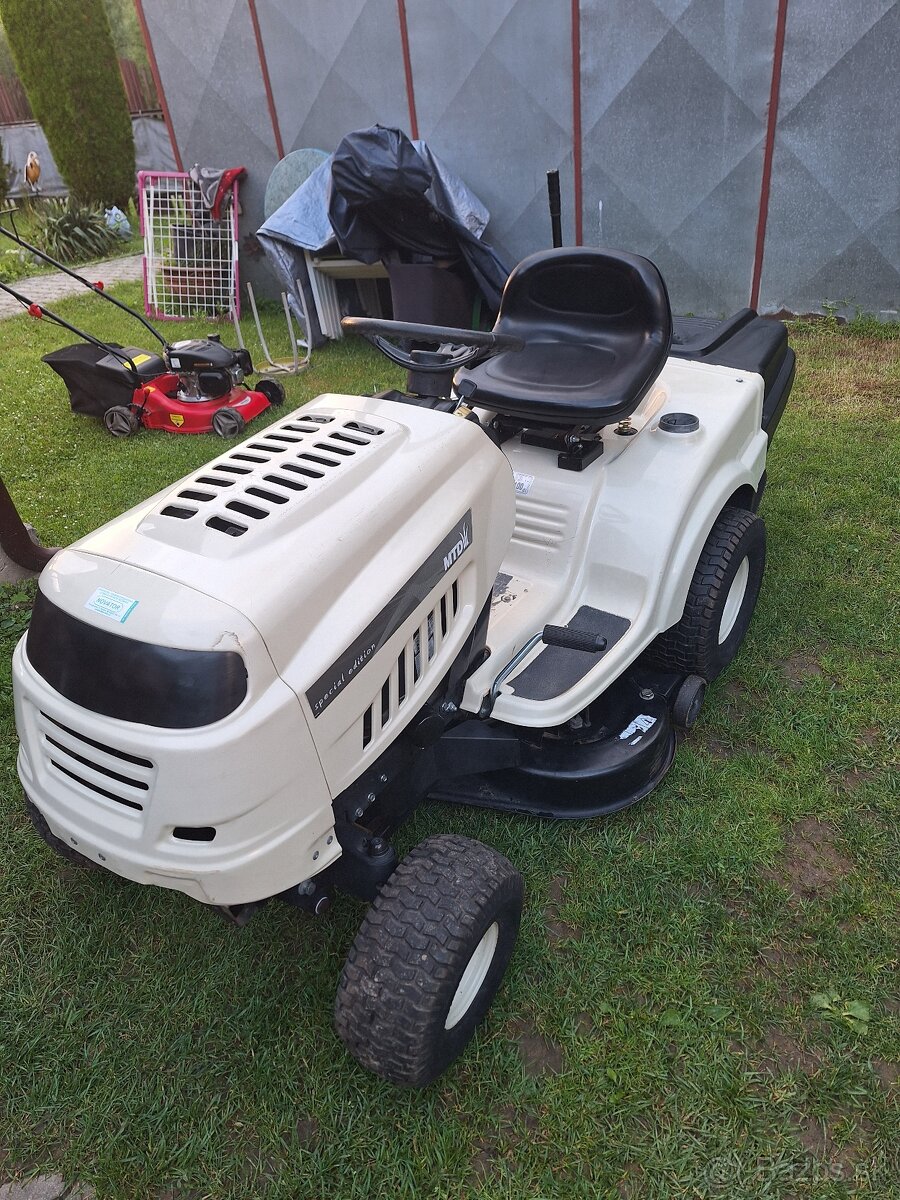 Predám Traktorovu kosačku MTD - 3