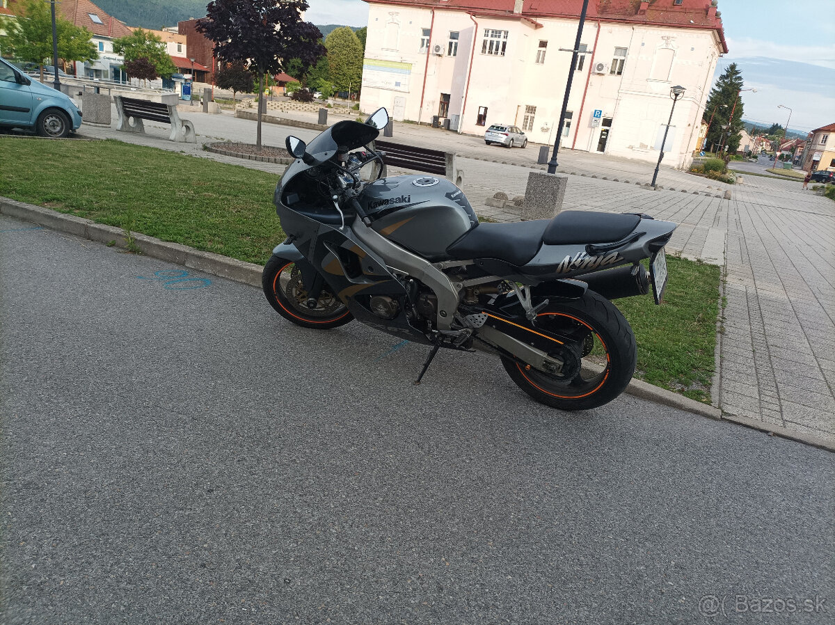Kawasaki Ninja ZX6R - 3