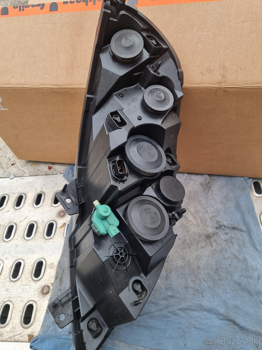 Pravý přední světlomet Renault Master 3 - 3