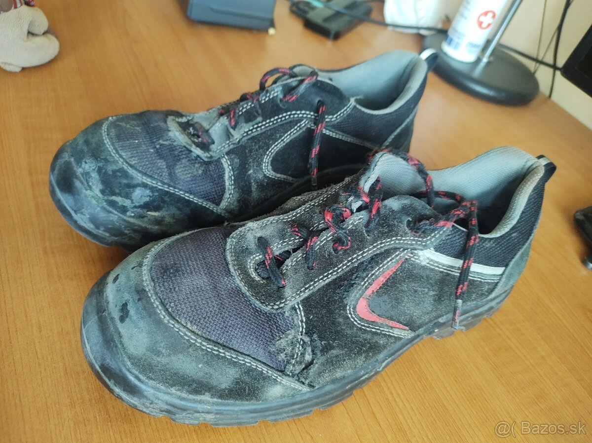 {31} Pracovná bezpečnostná obuv - 3