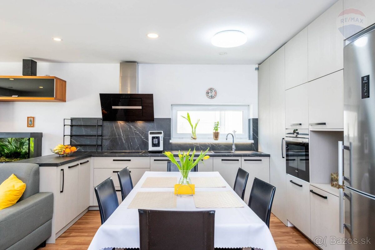 4 - izbová novostavba - bungalov s garážou na pozemku 422 m2 - 3