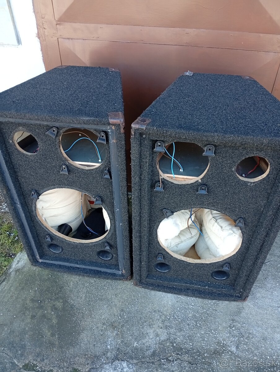 Skelety trojpásmovych bední - 3