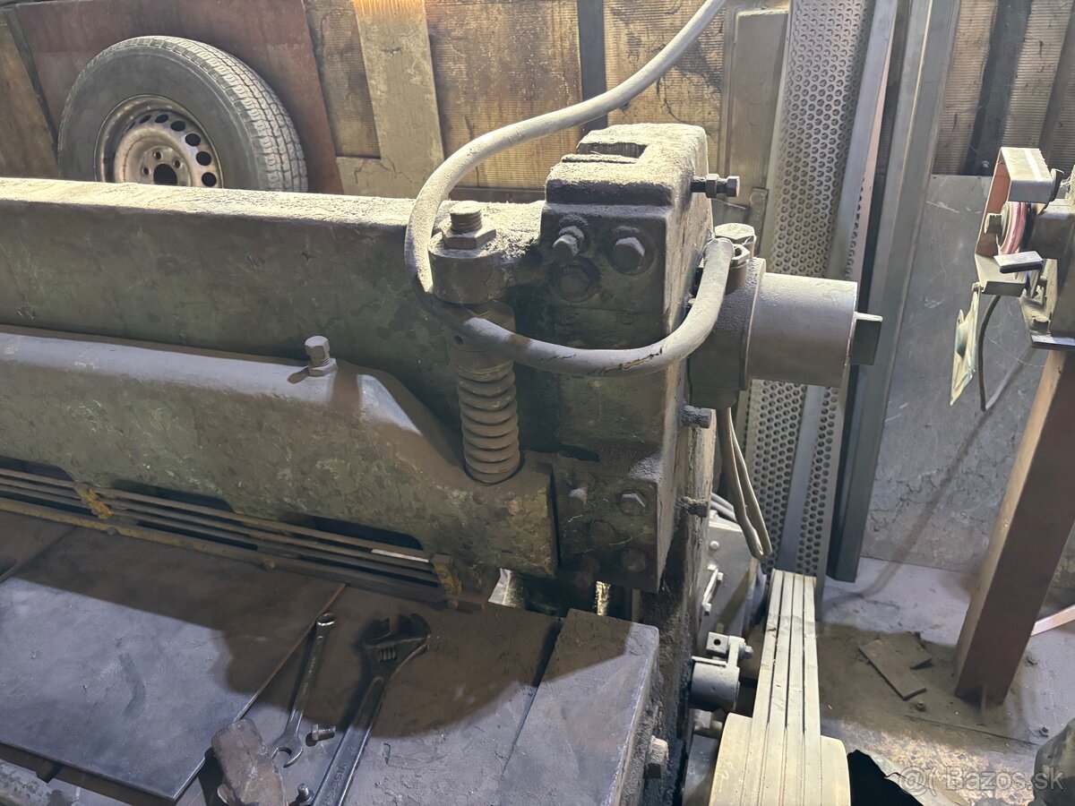 Tabuľové nožnice 4mm - 3