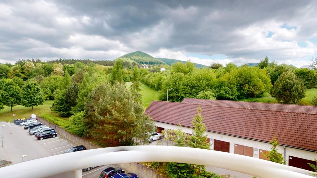 Nadštandardný veľký tehlový 4-izbový byt v Dubnici nad Váhom - 3