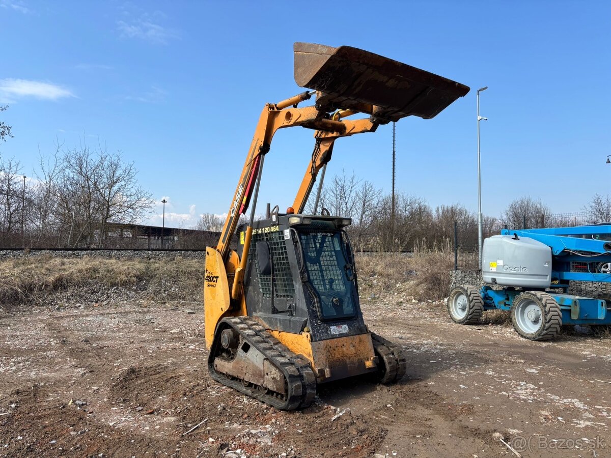 Predám pásový nakladač CASE 420CT Series 3 - 3