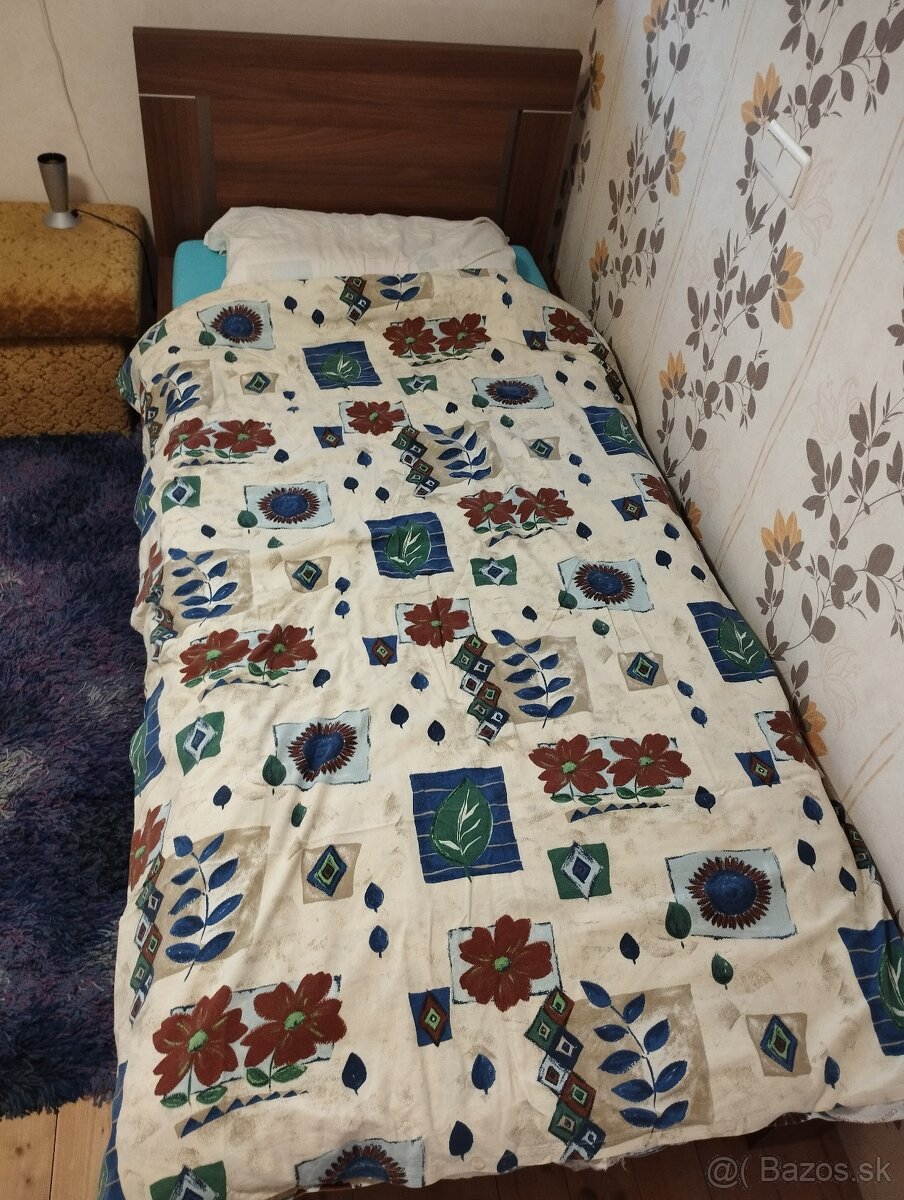 Drevené postele – 2 ks, možnosť rozloženia - 3