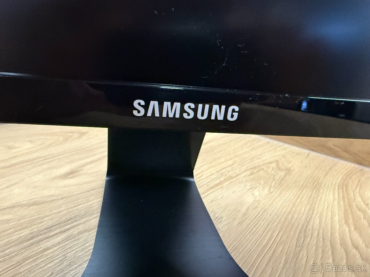 Predám 4K monitor 28" Samsung - 3
