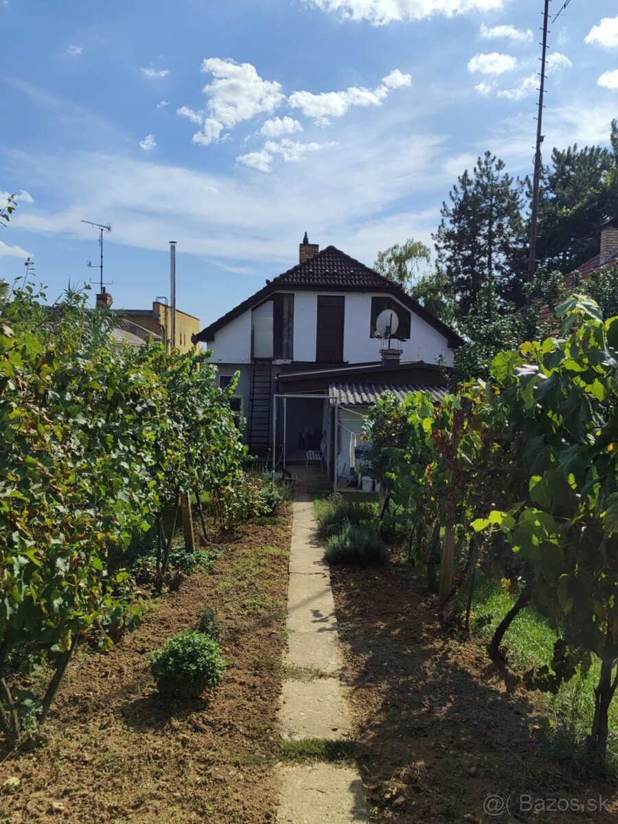 Exkluzívne ponúkame na predaj rodinný dom Levice, F.HEčku - 3
