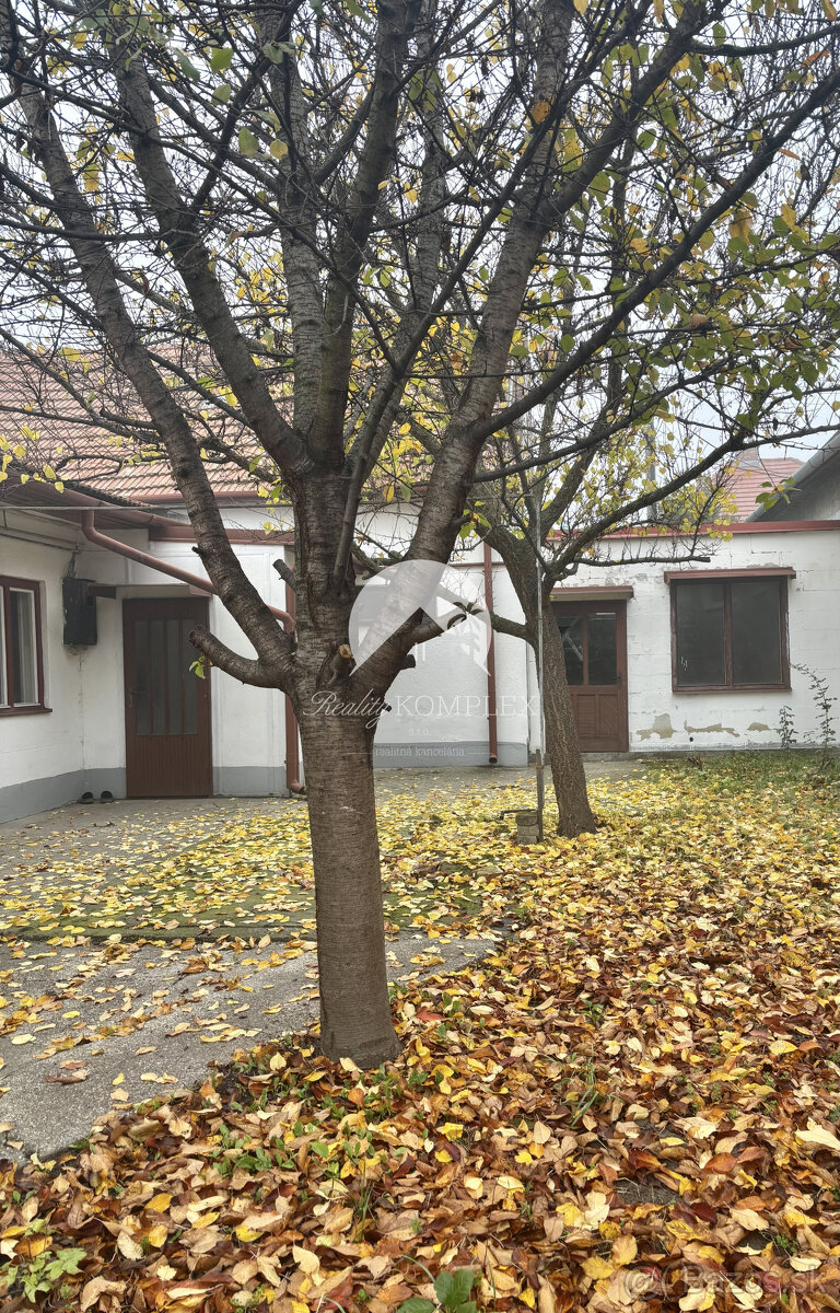 Reality KOMPLEX s.r.o.,Vám ponúka starší 4 izbový rodinný - 3